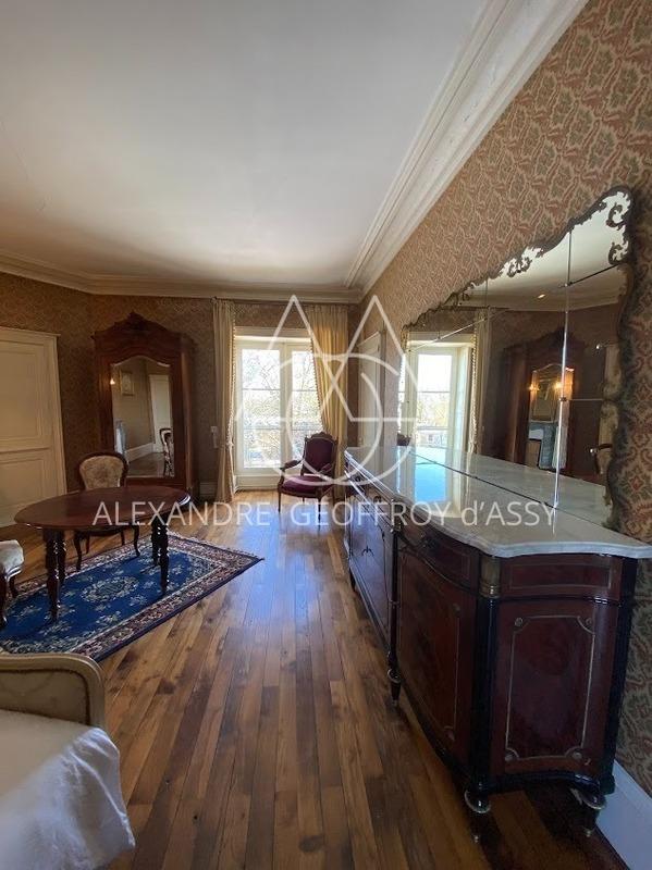 Château - 4 200 m² - 72 pièces