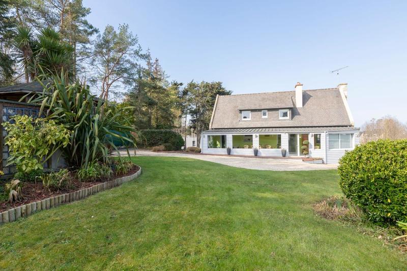 Maison - 269 m² - 8 pièces