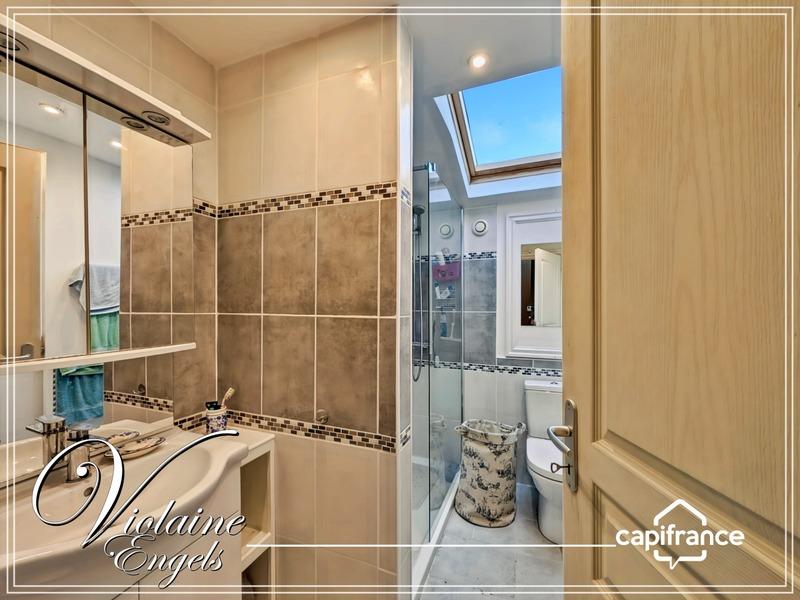 Maison - 240 m² - 10 pièces