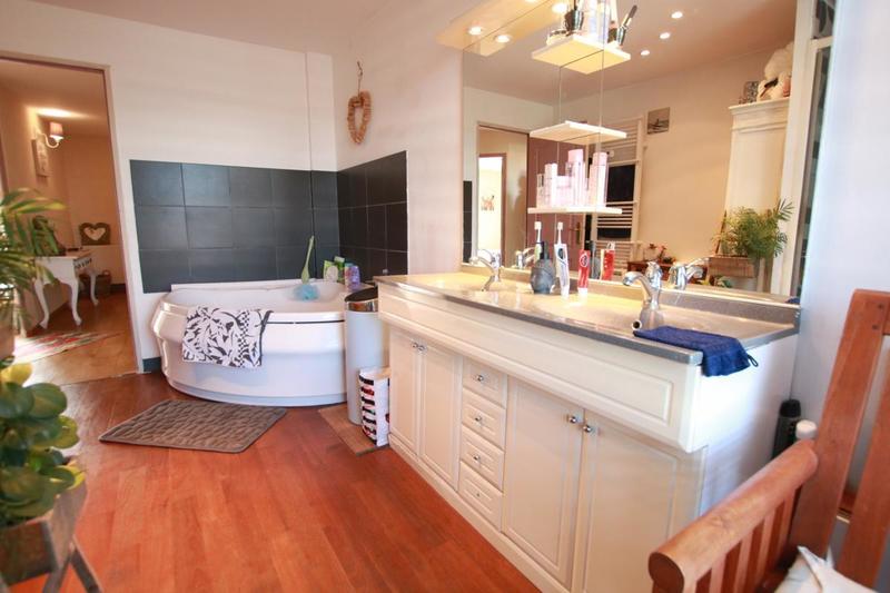 Maison - 650 m² - 20 pièces