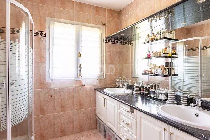 Maison - 165 m² - 6 pièces