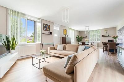 Maison - 280 m² - 10 pièces