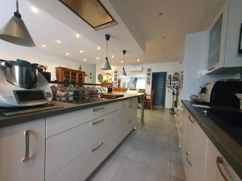 Maison - 270 m² - 10 pièces