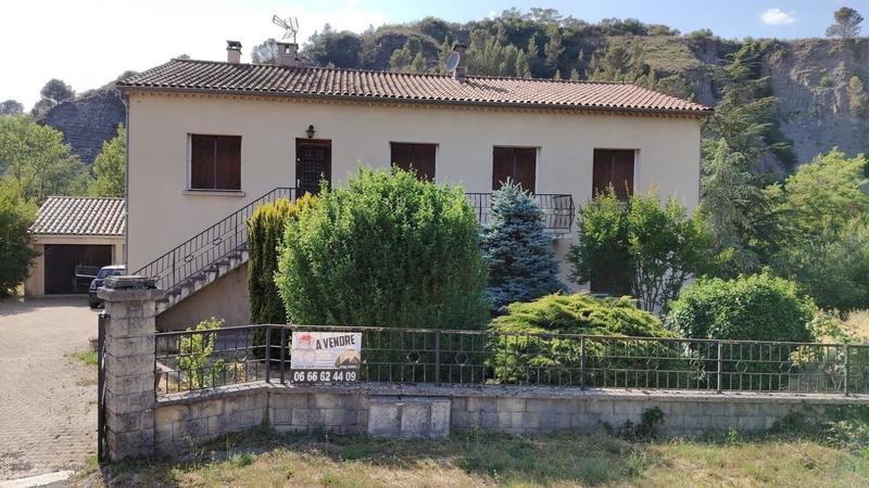 Maison - 220 m² - 15 pièces