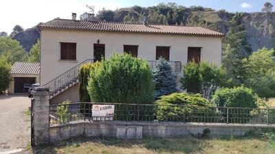 Maison - 220 m² - 15 pièces