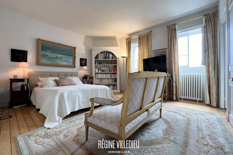 Demeure - 372 m² - 11 pièces