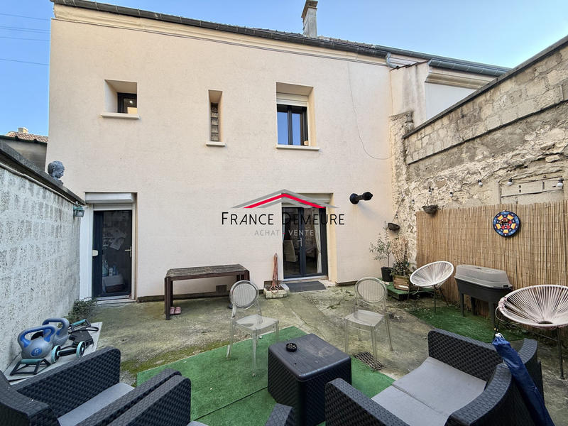 Maison traditionnelle - 108 m² - 5 pièces