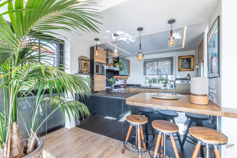 Maison - 207 m² - 8 pièces