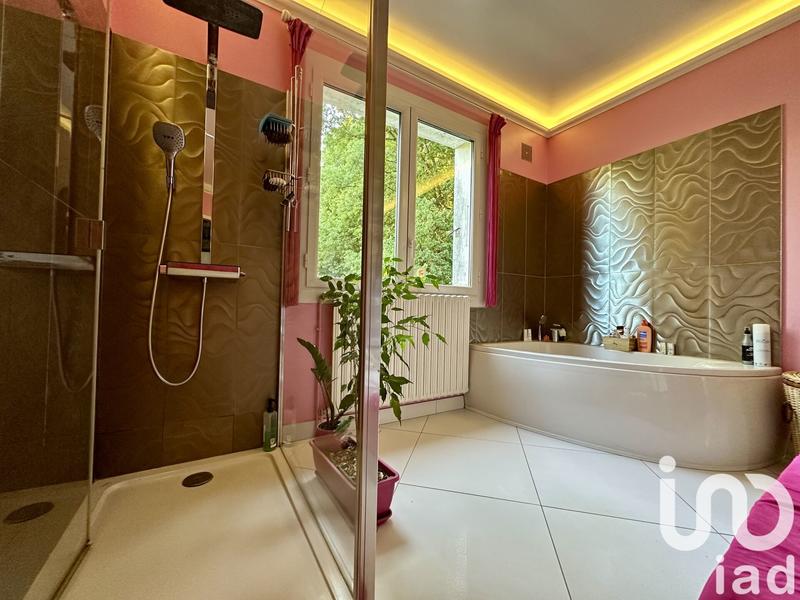 Maison - 200 m² - 8 pièces