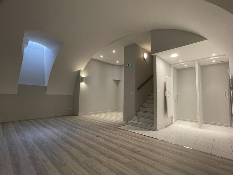 Bureau - 128 m² - 11 pièces