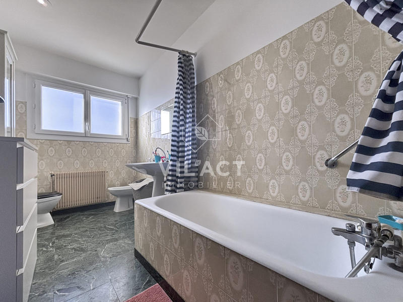 Maison - 200 m² - 7 pièces