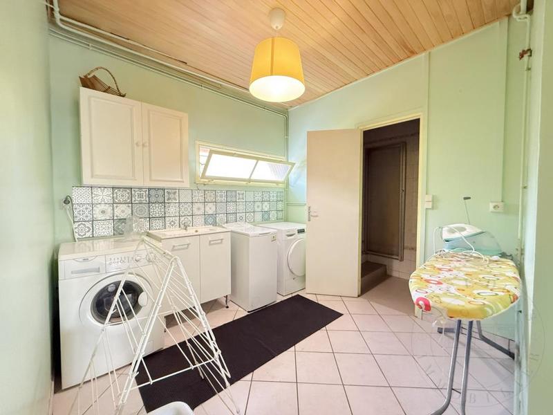 Maison traditionnelle - 282 m² - 8 pièces