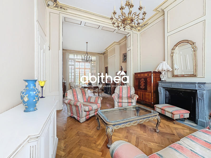 Maison - 257 m² - 9 pièces