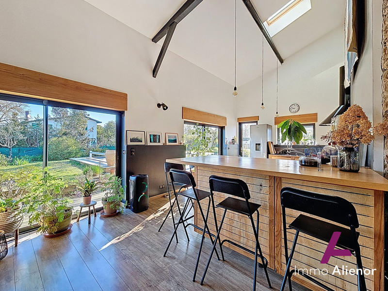 Maison - 219 m² - 6 pièces