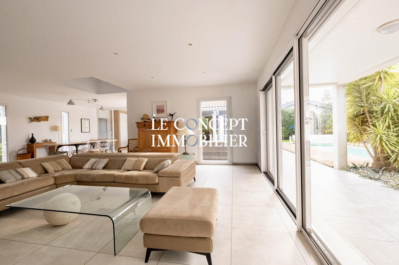 Maison contemporaine - 237 m² - 6 pièces