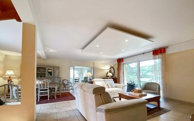 Maison - 210 m² - 10 pièces