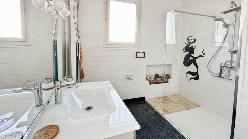 Maison - 205 m² - 6 pièces