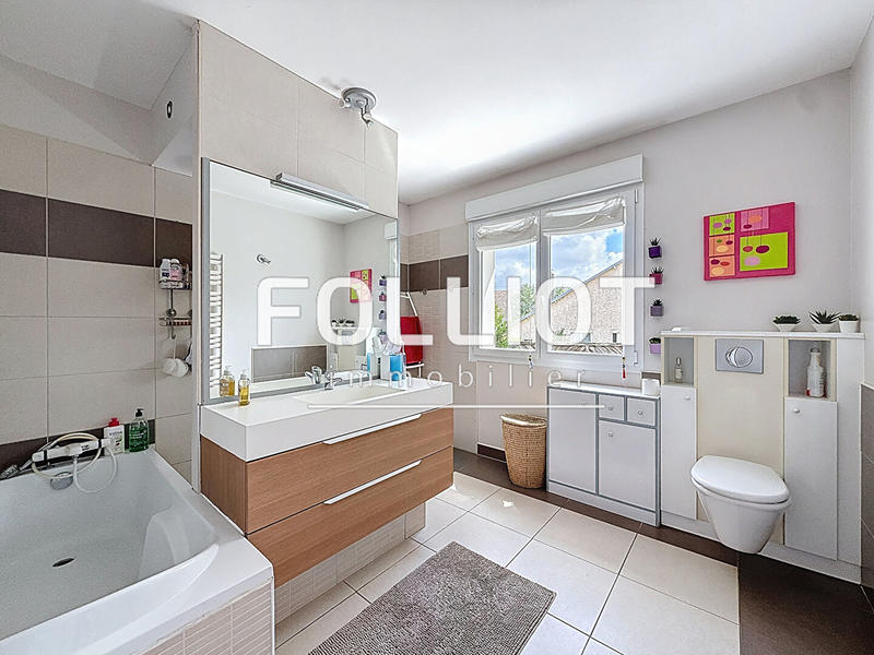 Maison - 180 m² - 8 pièces