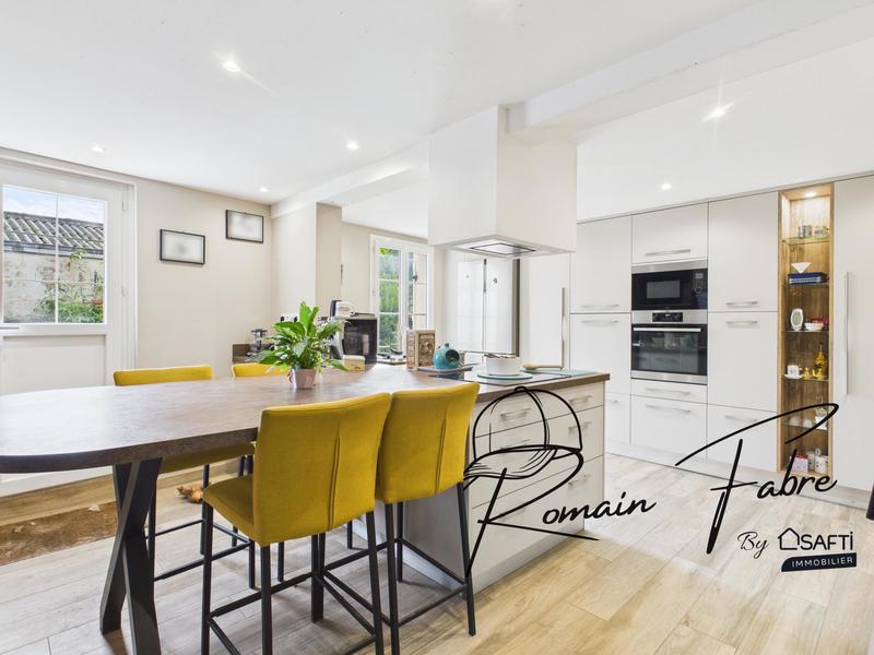 Maison - 221 m² - 5 pièces