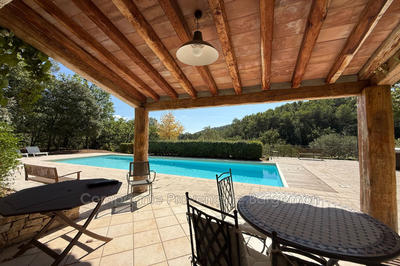 Maison - 260 m² - 9 pièces