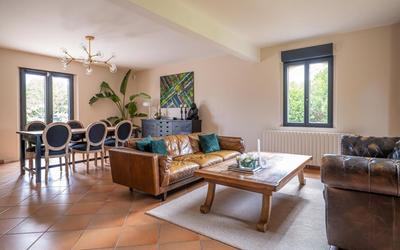 Maison traditionnelle - 210 m² - 8 pièces