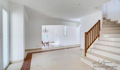 Villa - 231 m² - 6 pièces