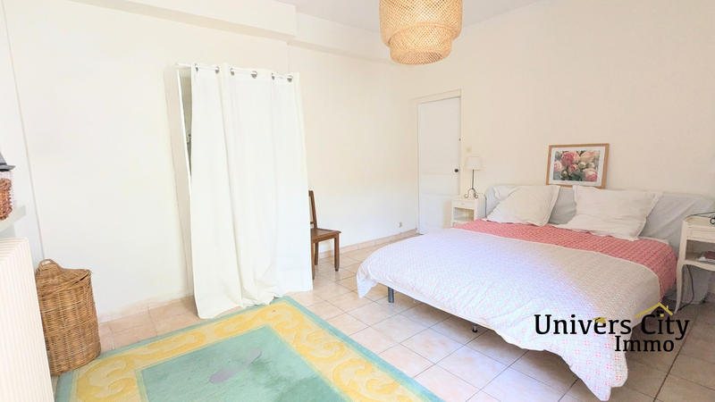 Maison - 235 m² - 9 pièces