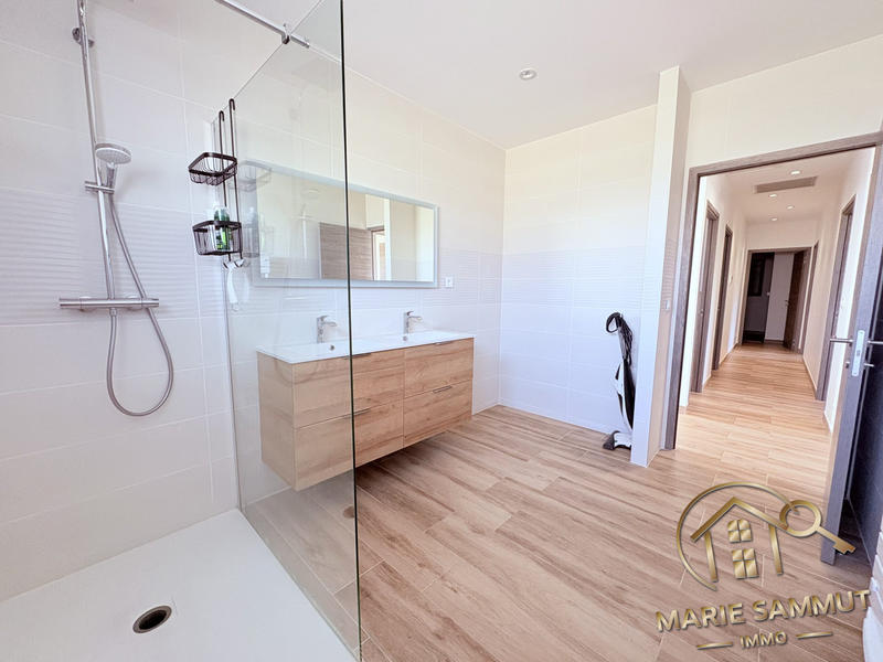 Maison - 229 m² - 7 pièces