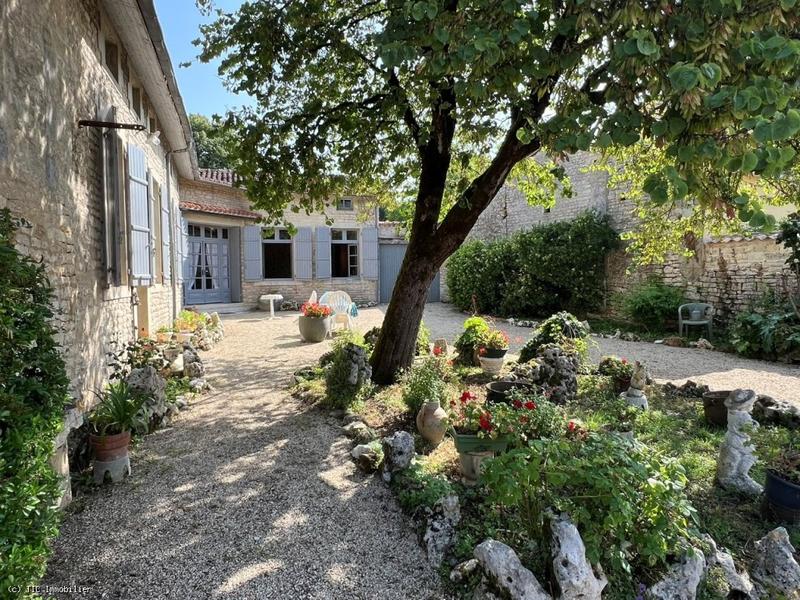 Maison ancienne - 162 m² - 4 pièces