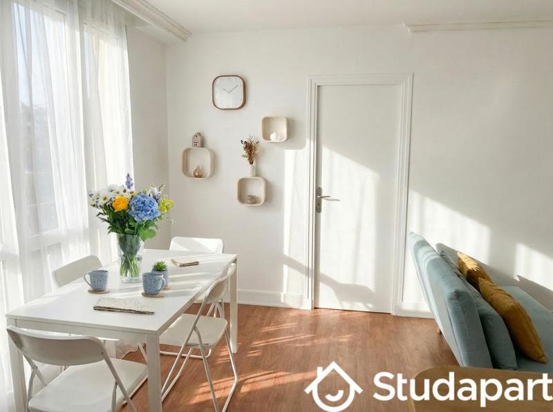 Chambre - 11 m² - 1 pièce