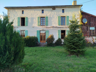 Maison - 234 m² - 7 pièces