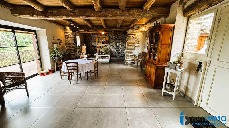 Maison - 373 m² - 8 pièces