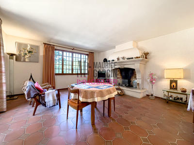 Maison - 256 m² - 10 pièces