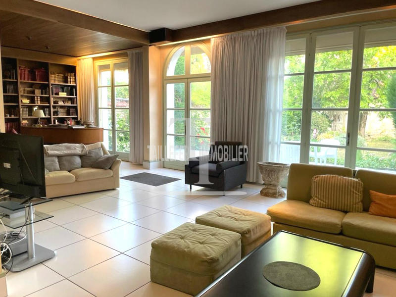 Maison - 253 m² - 5 pièces