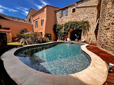 Maison - 315 m² - 10 pièces