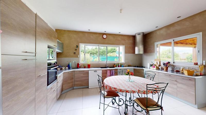 Maison - 228 m² - 6 pièces