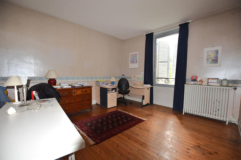 Maison - 220 m² - 11 pièces