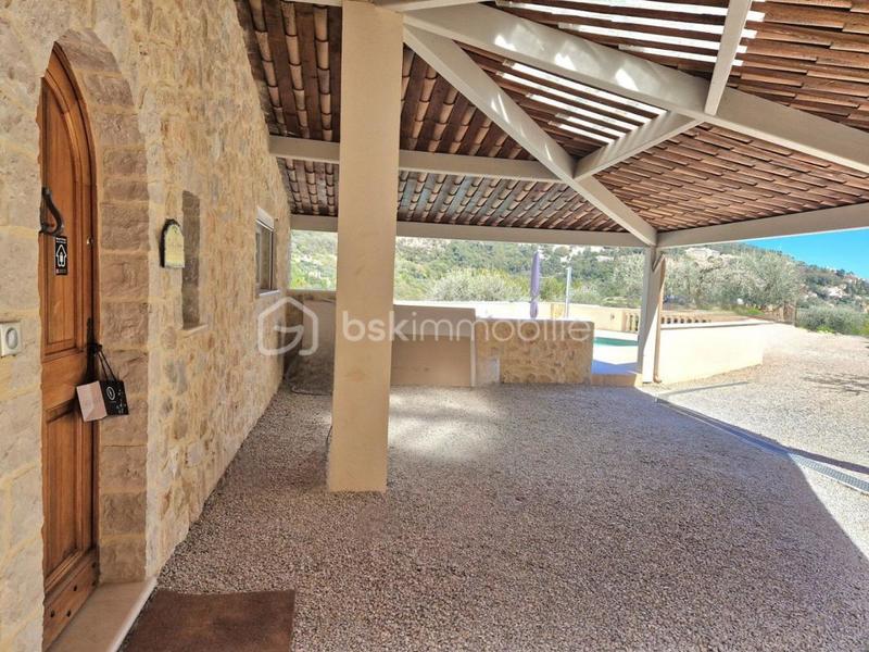 Propriété - 240 m² - 6 pièces