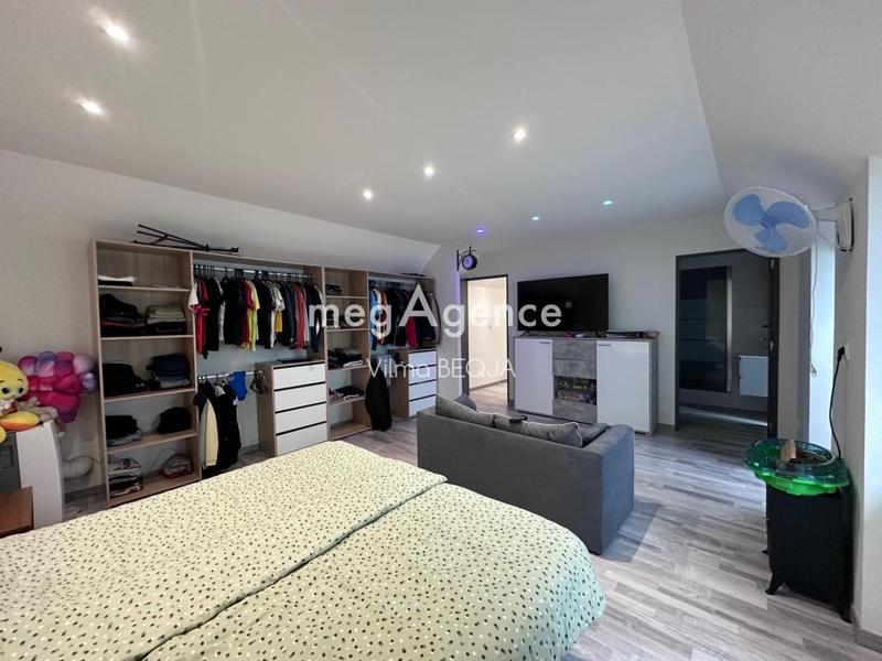 Maison - 180 m² - 5 pièces