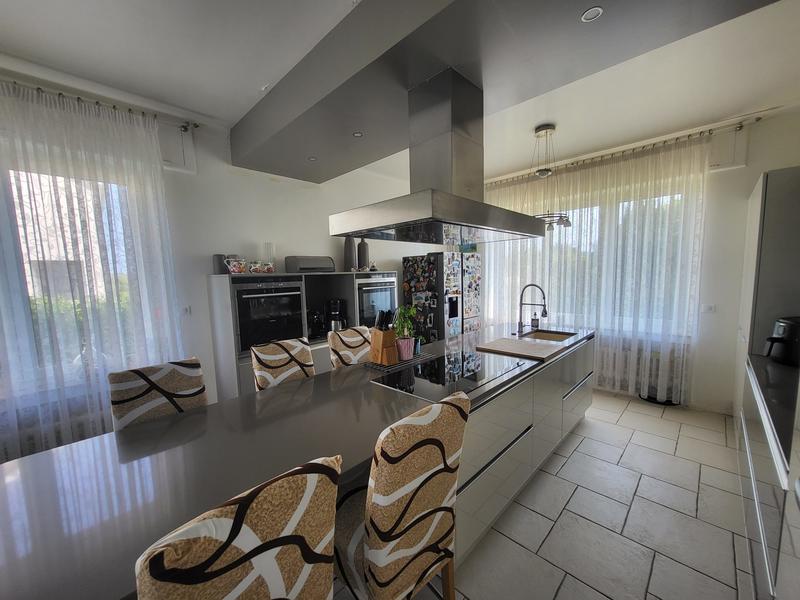 Maison - 166 m² - 7 pièces