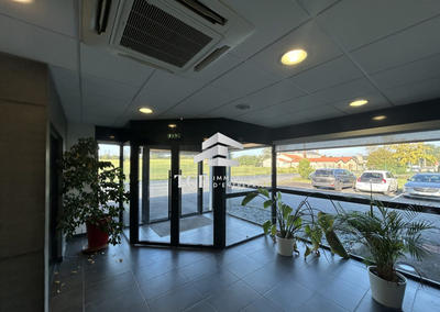 Local d'activités - 607 m²