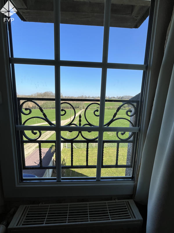 Propriété - 284 m² - 9 pièces