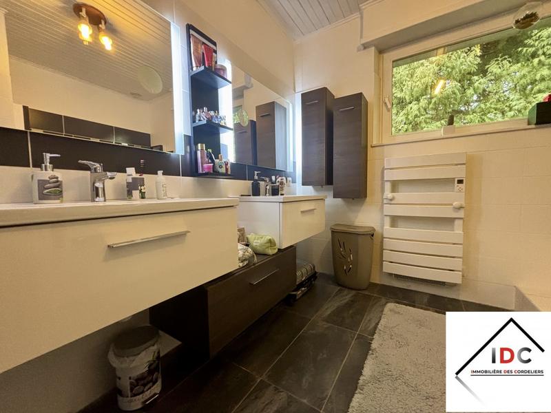 Maison - 166 m² - 6 pièces