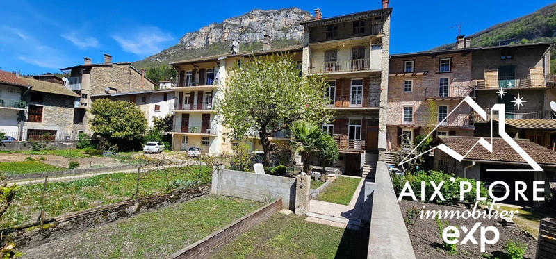 Maison - 282 m² - 10 pièces