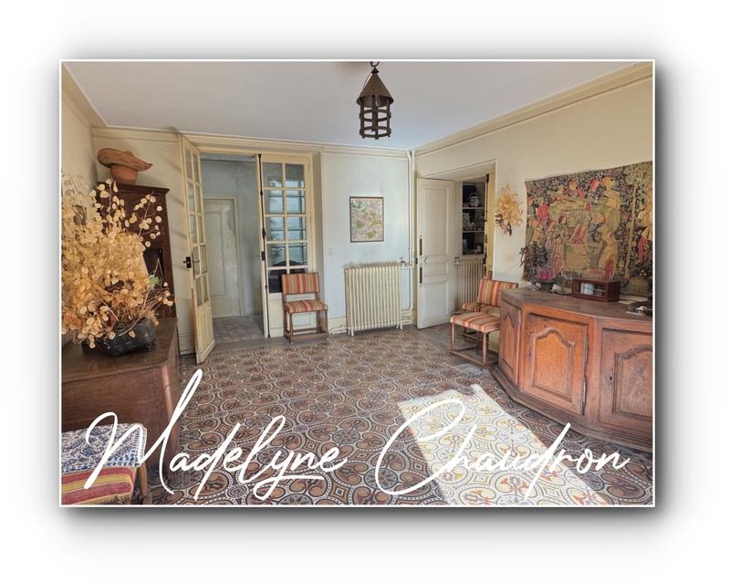 Maison - 298 m² - 9 pièces