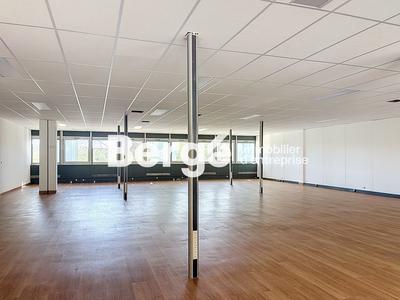 Bureau - 725 m² - 1 pièce