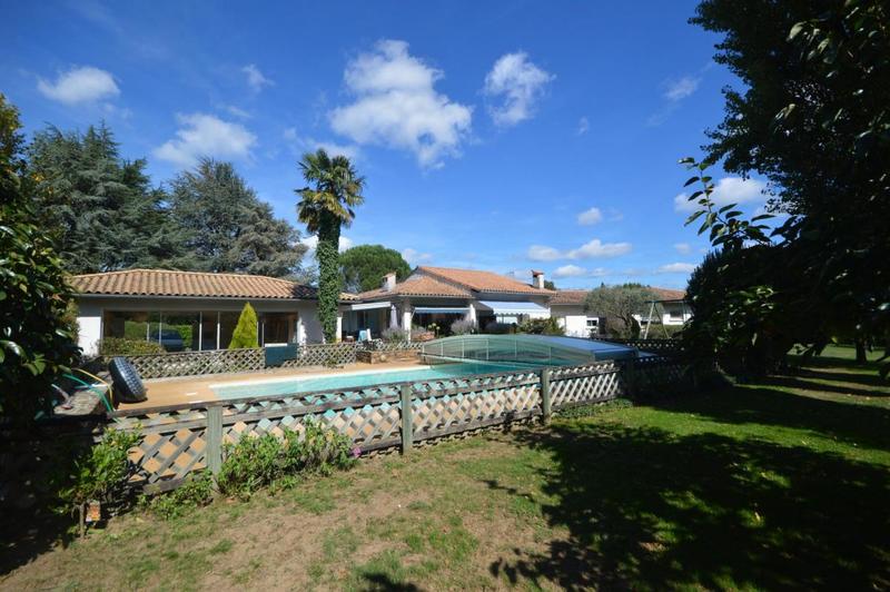 Maison - 227 m² - 6 pièces