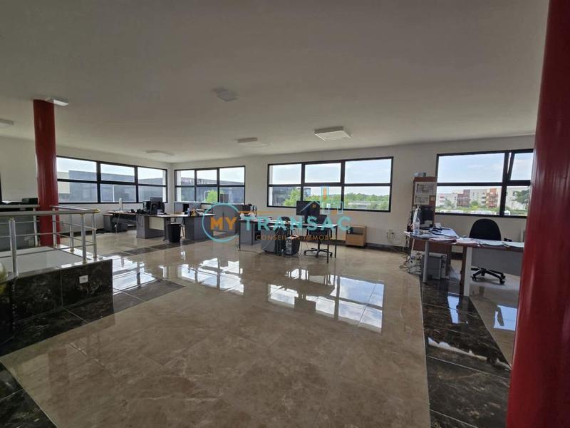 Local d'activités - 965 m²