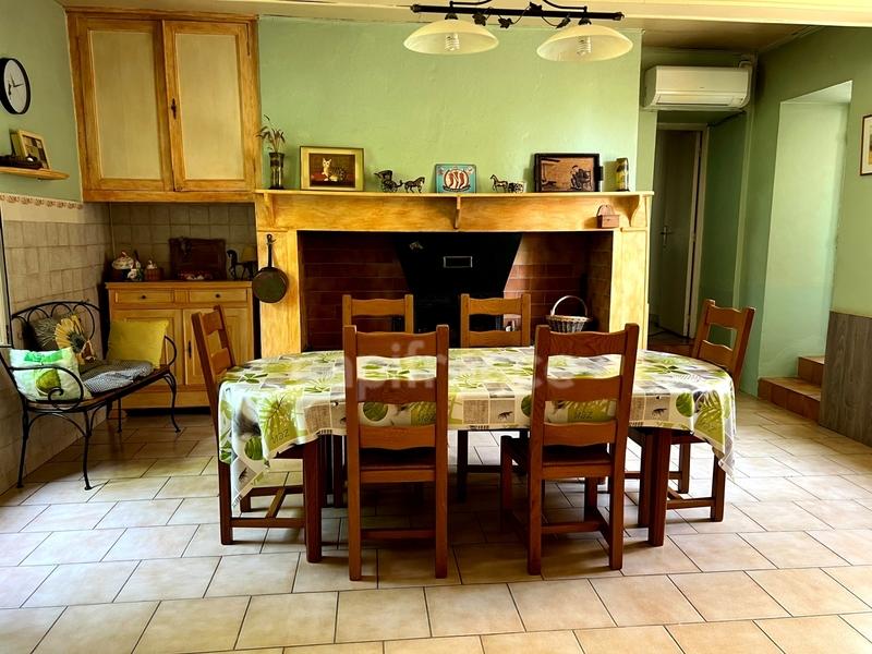 Propriété - 205 m² - 6 pièces