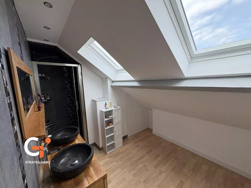 Maison - 206 m² - 7 pièces